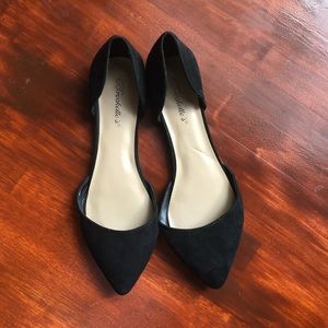 Breckelle’s Velvet Pointed Toe Black Flats